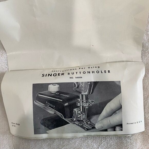 Vintage Singer Buttonholer with 7 Templates Instructions and Case Untested - Picture 10 of 12